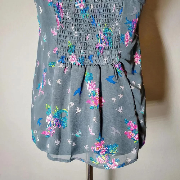 No Boundaries Gray Floral Ruffle Front Blouse Size Medium NWOT - Picture 12 of 12